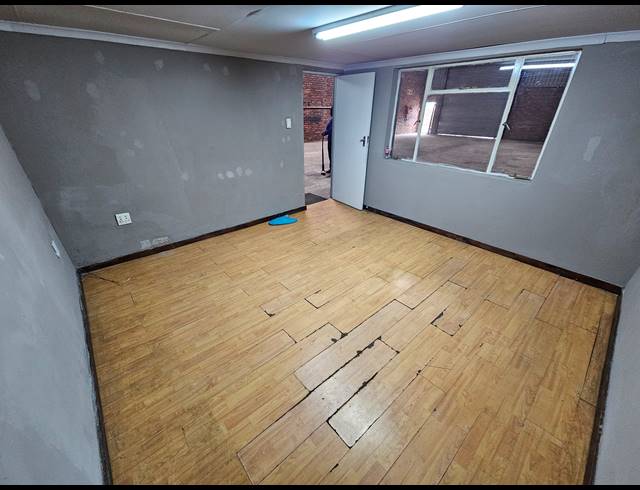 260M² FACTORY TO LET IN ANDERBOLT